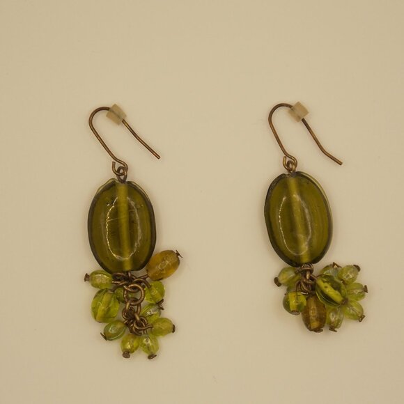 Green Beaded Bracelet and Earrings Set - Picture 3 of 4